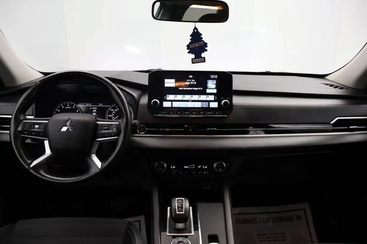 Used 2024 Mitsubishi Outlander FWD image 19