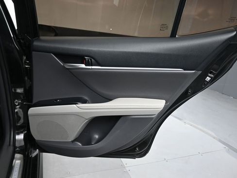 Used 2019 Toyota Camry XSE image 32