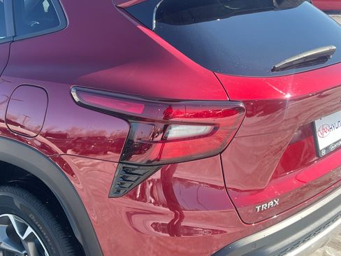 Used 2025 Chevrolet Trax LT w/ Driver Confidence Package image 12