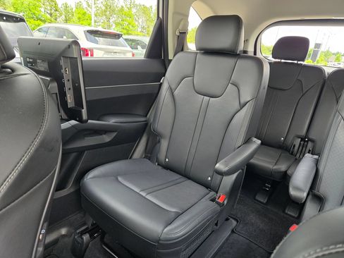 Used 2025 Kia Sorento EX w/ Panoramic Sunroof Package FWD image 12