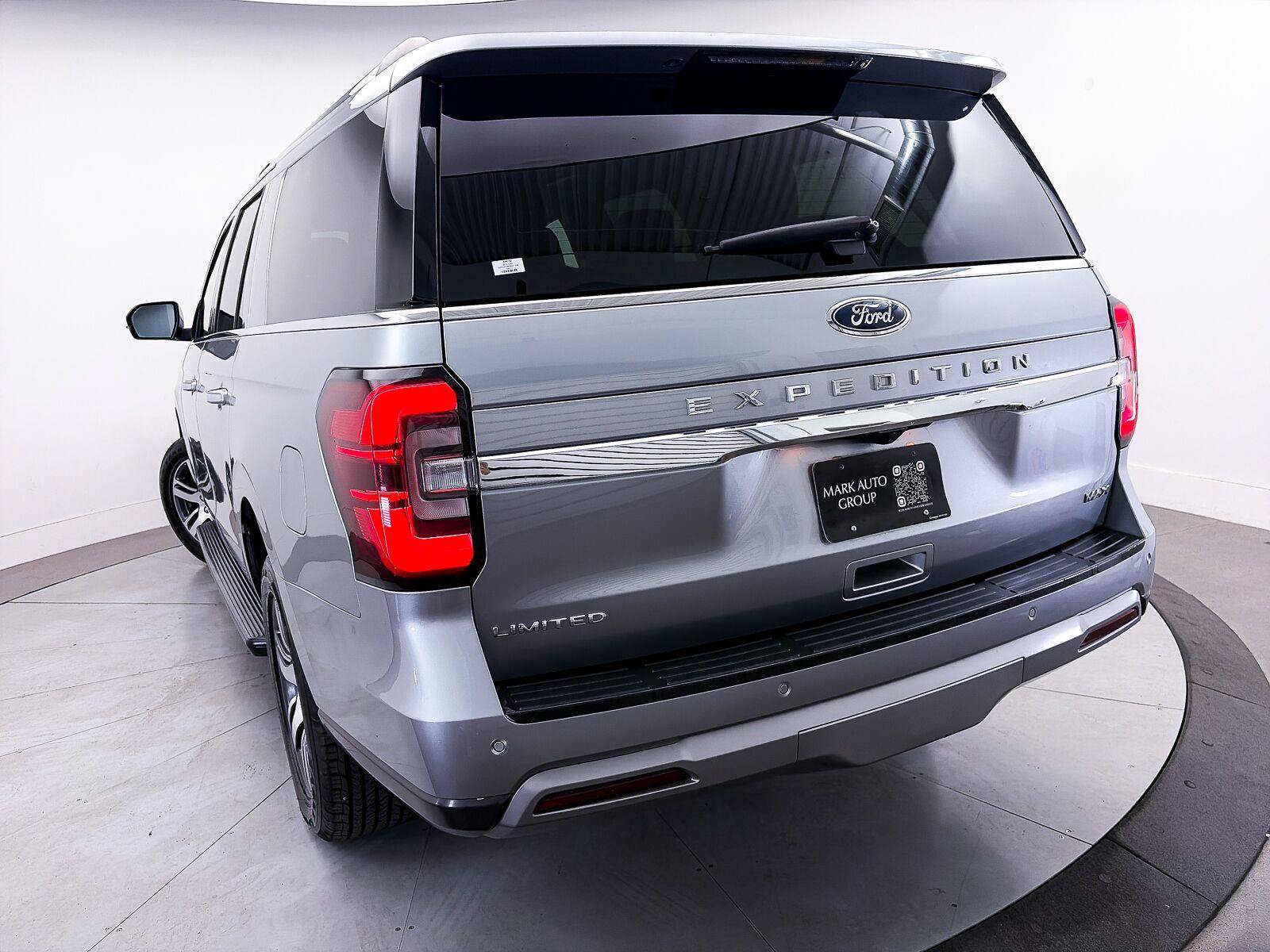 Used 2024 Ford Expedition Max Limited AWD/4WD image 11