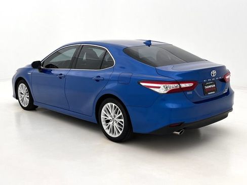 Used 2020 Toyota Camry XLE w/ Sunroof Package FWD image 9