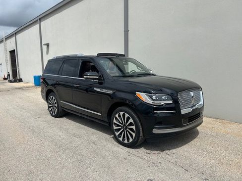 Used 2023 Lincoln Navigator Reserve image 2