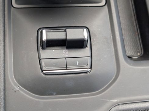 Used 2025 GMC Sierra 1500 Denali AWD/4WD image 24