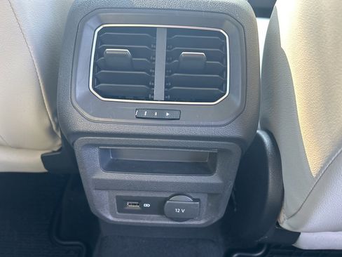 Used 2018 Volkswagen Tiguan SE image 25