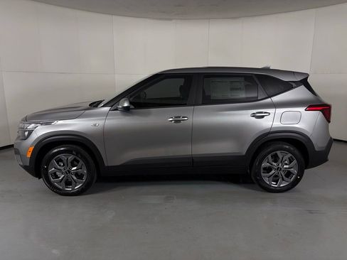 New 2026 Kia Seltos LX FWD image 5