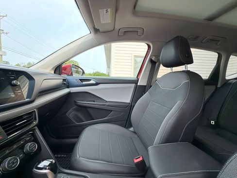 Used 2024 Volkswagen Taos SE w/ Panoramic Sunroof Package AWD/4WD image 27