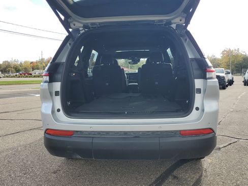 Used 2024 Jeep Grand Cherokee L Altitude image 25