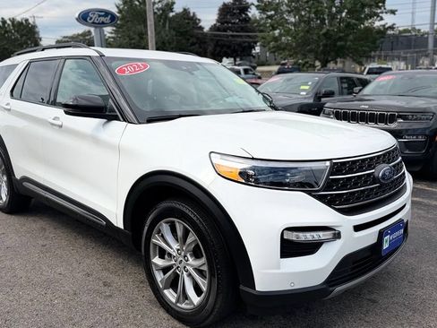 Used 2023 Ford Explorer XLT w/ Equipment Group 202A AWD/4WD image 10