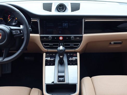 New 2026 Porsche Macan image 20