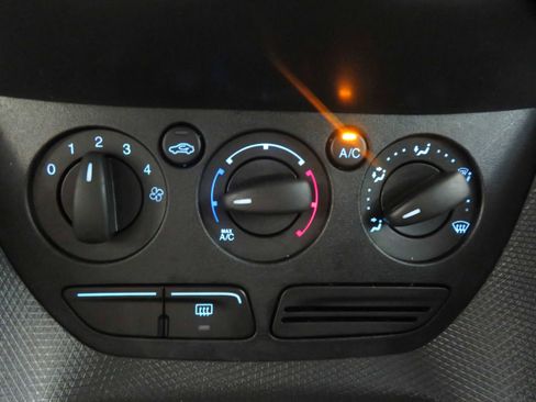 Used 2016 Ford Transit Connect XL image 38