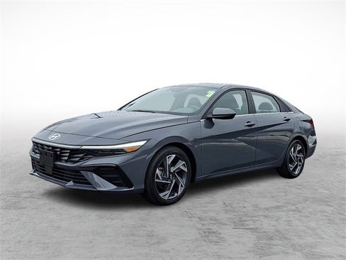 Used 2024 Hyundai Elantra SEL w/ Convenience Package image 3