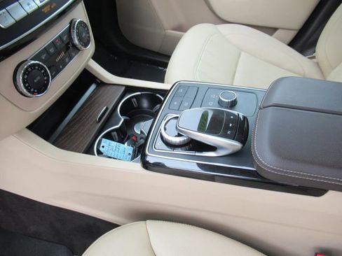 Used 2019 Mercedes-Benz GLE 400 4MATIC image 19