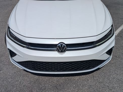 Used 2025 Volkswagen Jetta SE w/ Sunroof Package FWD image 12