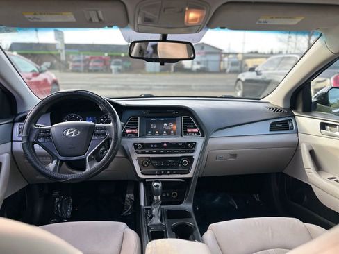 Used 2016 Hyundai Sonata SE w/ Cargo Package image 9
