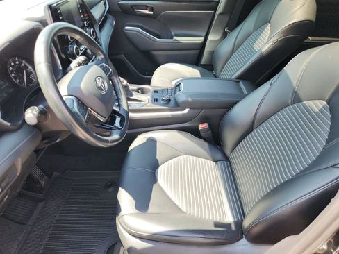 Used 2021 Toyota Highlander XSE AWD/4WD image 10