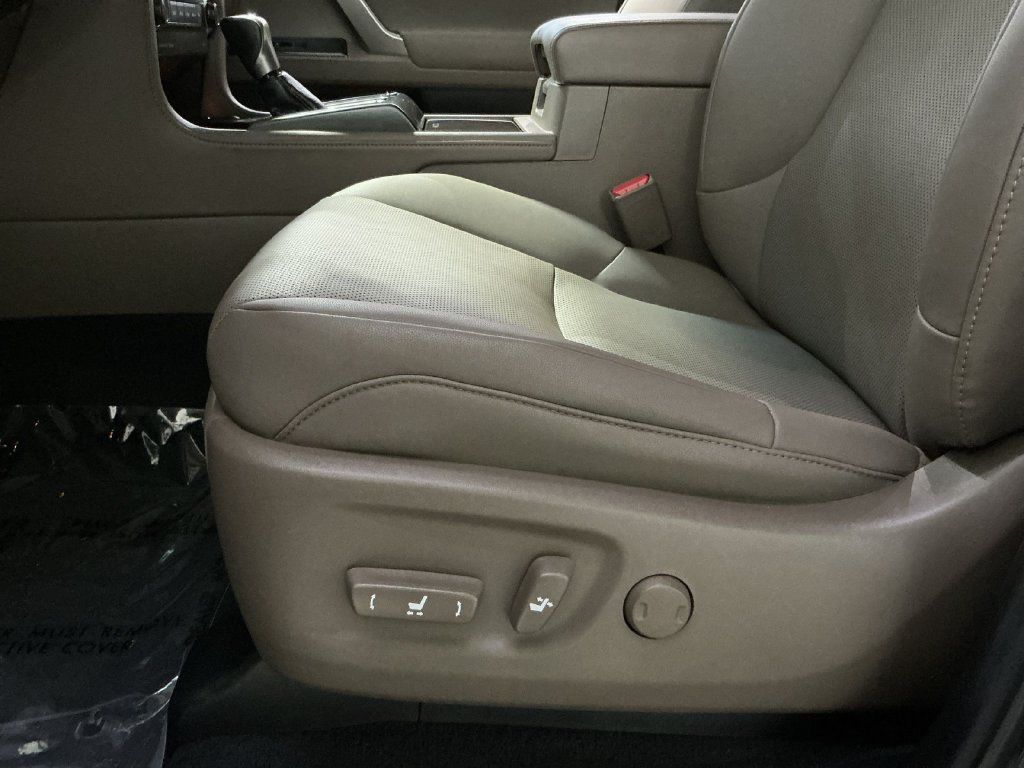 Used 2023 Lexus GX 460 Premium w/ Premium Package AWD/4WD image 15