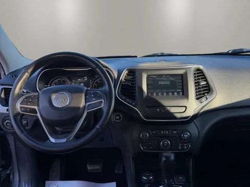 Used 2019 Jeep Cherokee Latitude Plus w/ Cold Weather Group AWD/4WD image 11