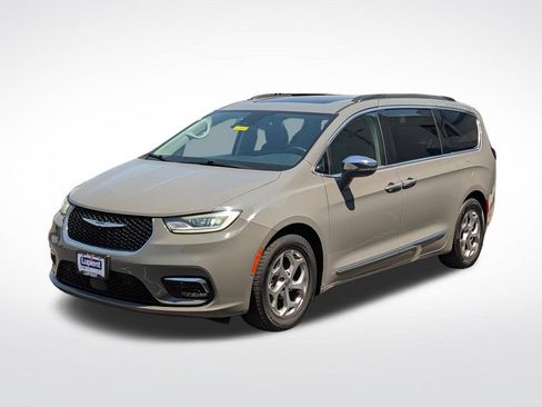 Used 2022 Chrysler Pacifica Limited FWD image 9