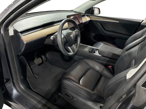 Certified 2023 Tesla Model Y Long Range AWD/4WD image 9
