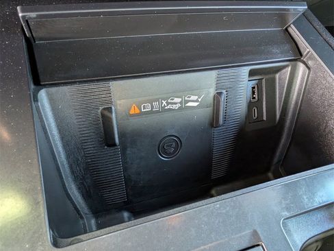 Used 2024 GMC Hummer EV 3X image 32