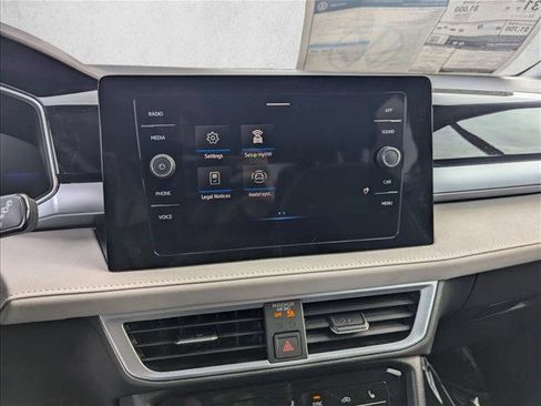 Certified 2025 Volkswagen Taos SE image 16