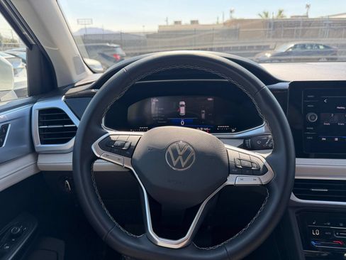 Used 2025 Volkswagen Taos SE FWD image 35