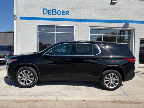Used 2021 Chevrolet Traverse LT AWD/4WD image 2