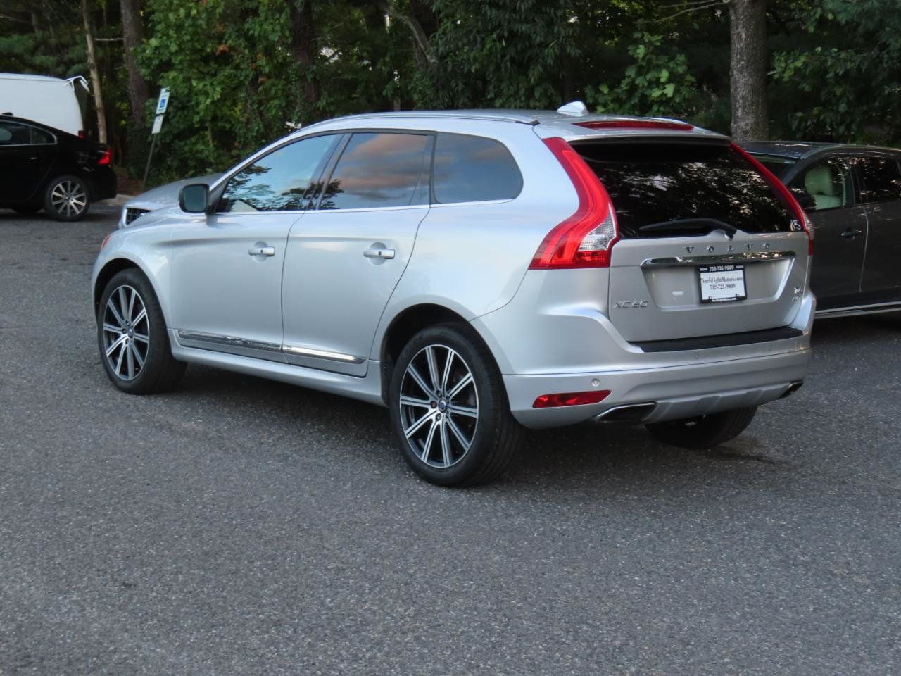 Used 2017 Volvo XC60 T6 Inscription w/ Climate Package AWD/4WD image 4