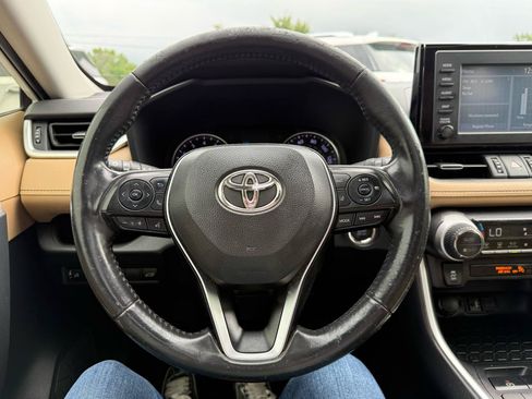 Used 2019 Toyota RAV4 XLE Premium FWD image 25