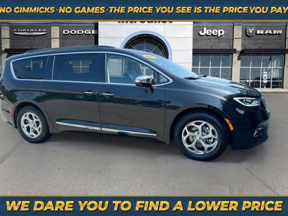 Used 2023 Chrysler Pacifica Limited