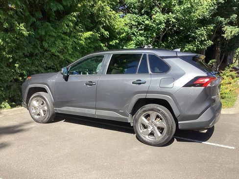 Used 2020 Toyota RAV4 Limited w/ Carpet Mat Package AWD/4WD image 8