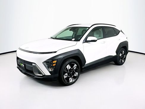 Used 2025 Hyundai Kona SEL FWD image 3