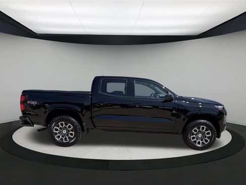 Used 2024 Chevrolet Colorado Z71 w/ Z71 Convenience Package 2 AWD/4WD image 6