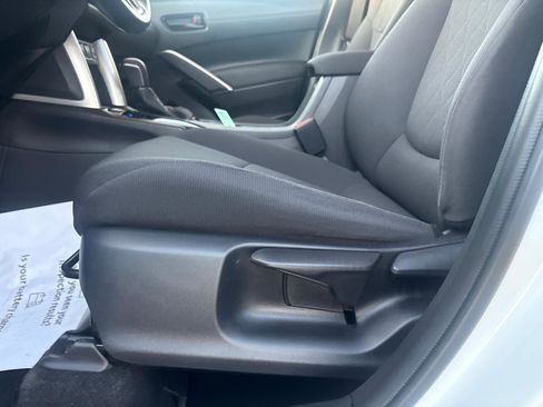 Used 2022 Toyota Corolla Cross LE image 18