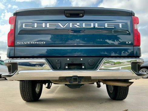 Used 2020 Chevrolet Silverado 1500 LT w/ LT Value Package AWD/4WD image 17