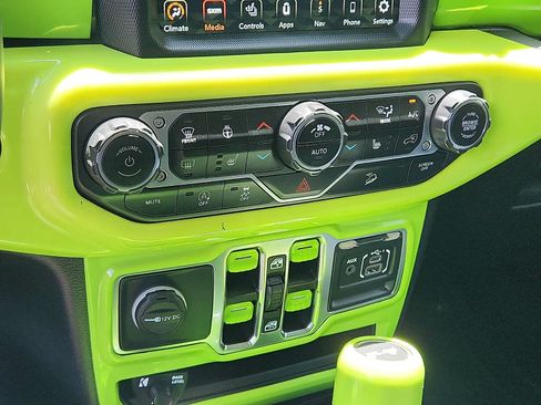 Used 2021 Jeep Wrangler Unlimited Sahara AWD/4WD image 15