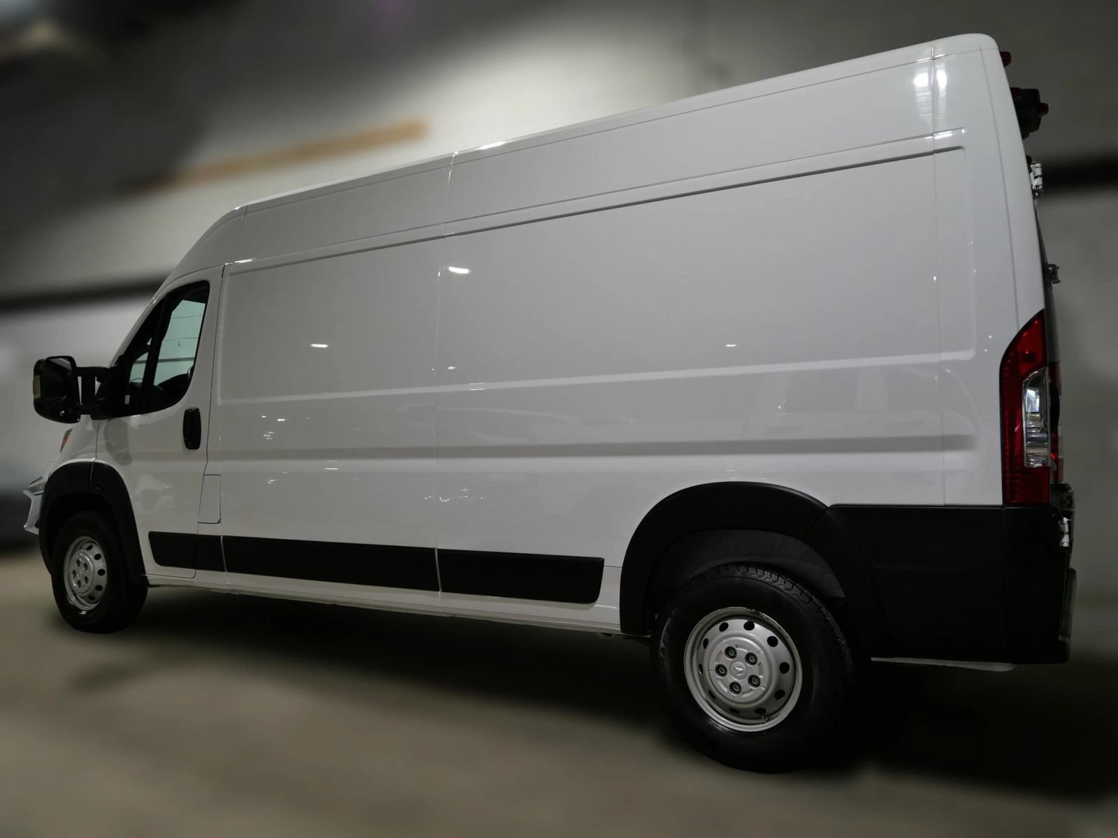 Used 2023 RAM ProMaster 2500 FWD image 4