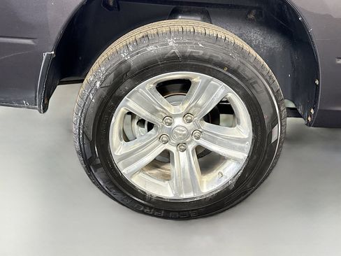 Used 2018 RAM 1500 Classic SLT w/ SLT Plus D￩cor Group image 32