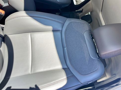 Used 2025 Ford Explorer Active w/ Active Comfort Package image 19