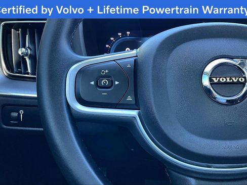 Used 2022 Volvo XC60 B5 Momentum image 25