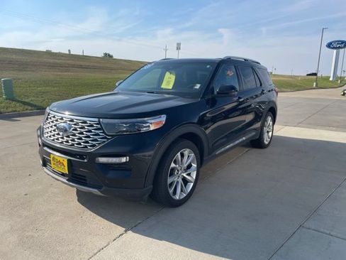 Used 2023 Ford Explorer Platinum w/ Technology Package AWD/4WD image 8
