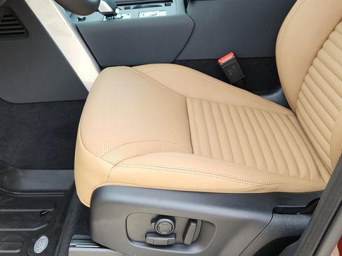 New 2026 Land Rover Discovery Limited Edition AWD/4WD image 11