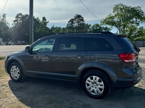 Used 2019 Dodge Journey SE FWD image 6