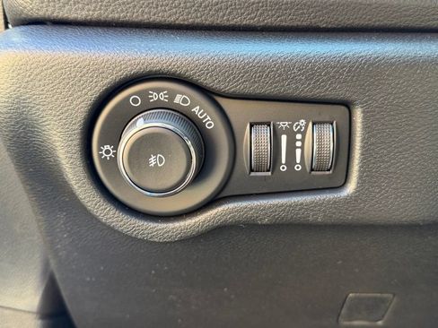 New 2026 Chrysler Pacifica Limited w/ Uconnect Theater Family Group FWD image 25