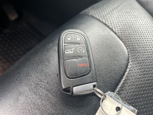 Used 2022 Jeep Cherokee Latitude Lux w/ Sun & Sound Group AWD/4WD image 53