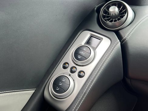 Used 2014 McLaren MP4-12C Spider RWD image 28