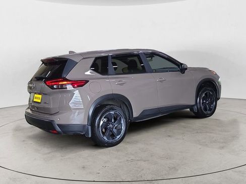 Used 2024 Nissan Rogue SV AWD/4WD image 5