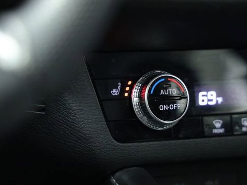 Used 2023 Mitsubishi Outlander SE FWD image 19