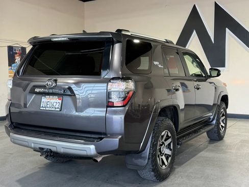 Used 2017 Toyota 4Runner TRD Off-Road Premium AWD/4WD image 4